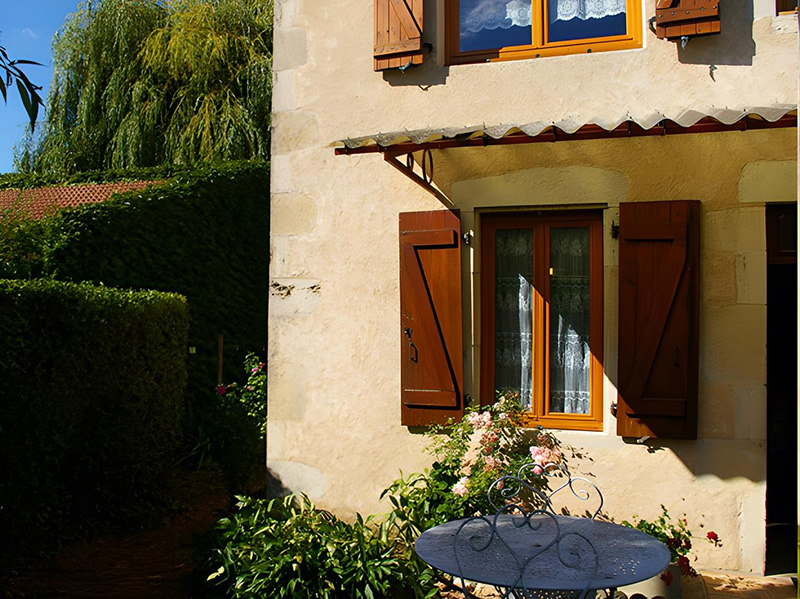 Allier - Cour / salon du gîte 5/6 personnes